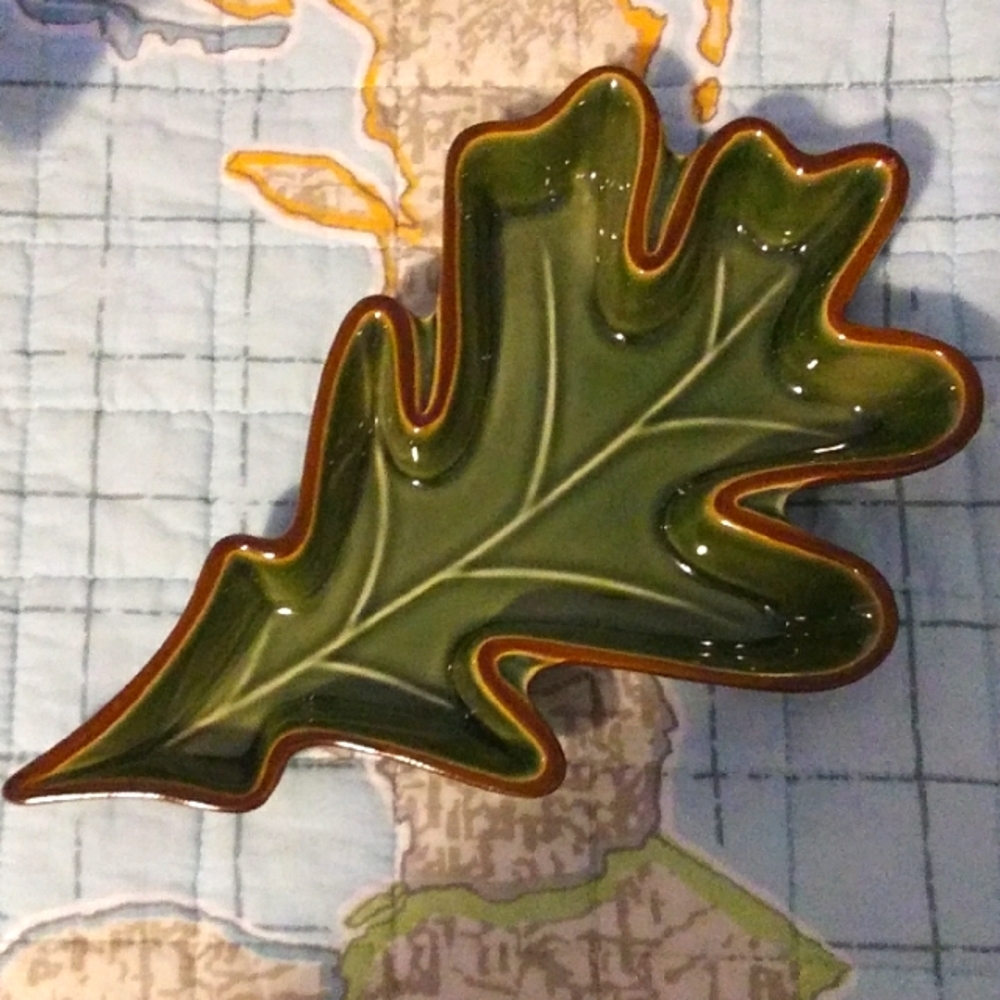 Leaf-Shaped Green Stonware Dish, VGUC
